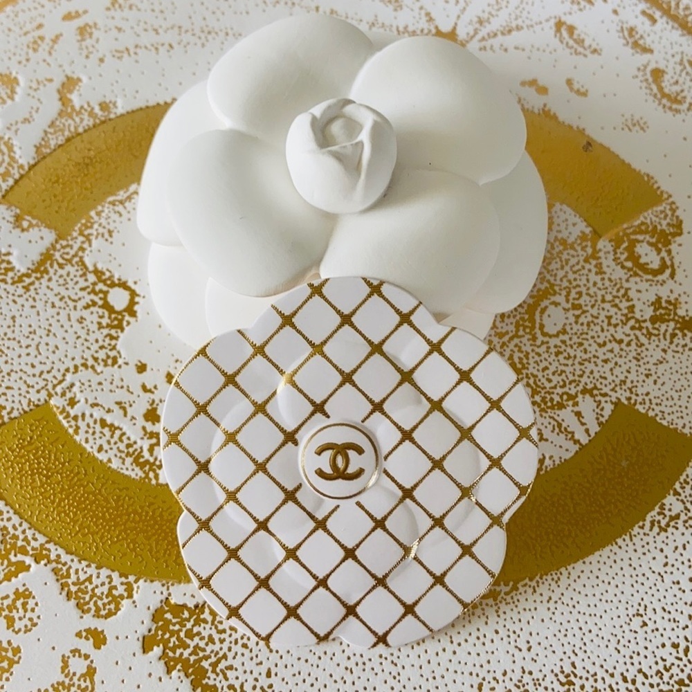 CHANEL Authentic White and Gold Camellia Holiday Gift Wrap Sticker